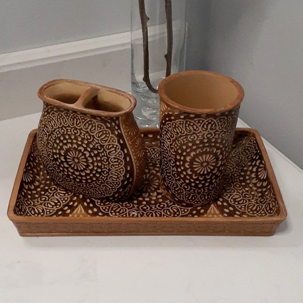 Barely used Cozumel Toothbrush Holder and Tumbler